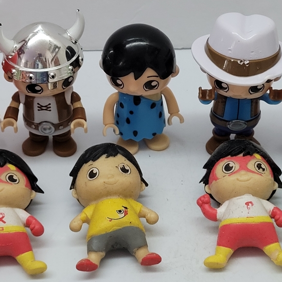 Rare (Lot Of 11) Assorted Ryan's World Action Figures. This lot of 11 assorted R - Picture 3 of 6